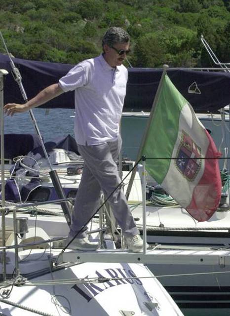 Massimo D'Alema con yacht